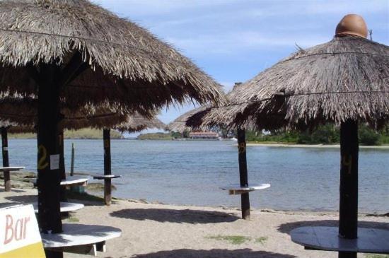 Paradise Hostel E Camping Cabo Frio Bagian luar foto